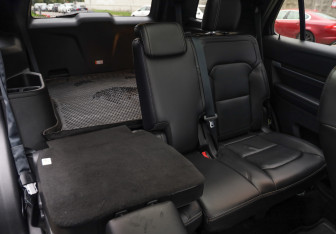Подержанный автомобиль Ford Explorer 2017 года (30 фото)