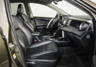 Подержанный автомобиль Toyota RAV4 2013 года (23 фото)