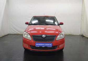 Подержанный автомобиль Skoda Fabia Hatchback 2013 года (2 фото)
