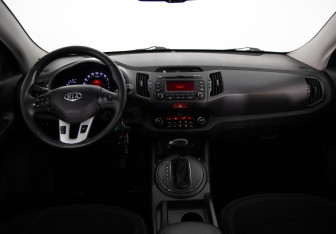 Подержанный автомобиль Kia Sportage 2011 года (9 фото)