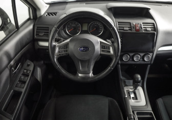 Подержанный автомобиль Subaru XV 2013 года (10 фото)