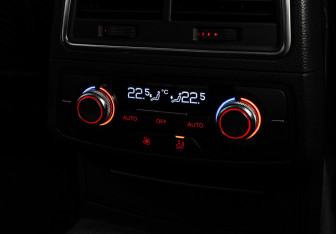 Подержанный автомобиль Audi A6 Sedan 2011 года (21 фото)