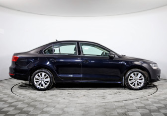 Подержанный автомобиль Volkswagen Jetta Sedan 2013 года (4 фото)