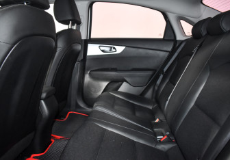 Подержанный автомобиль Kia K3 Sedan 2021 года (12 фото)