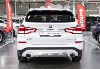 Подержанный автомобиль BMW X3 2020 года (10 фото)