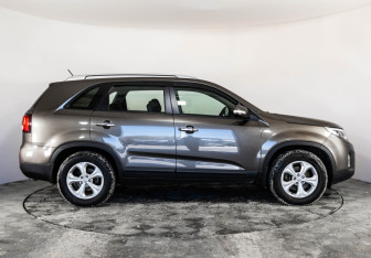 Подержанный автомобиль Kia Sorento 2017 года (4 фото)