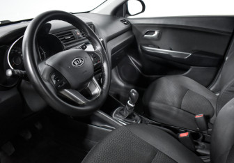 Подержанный автомобиль Kia Rio Sedan 2012 года (9 фото)