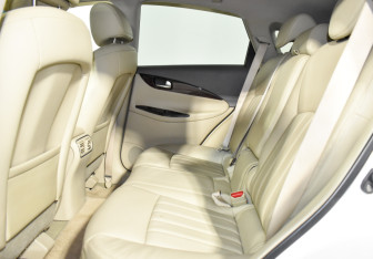 Подержанный автомобиль Infiniti QX50 2014 года (13 фото)