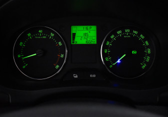 Подержанный автомобиль Skoda Fabia Hatchback 2010 года (16 фото)