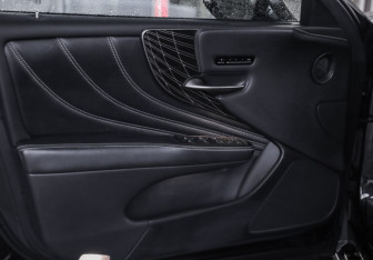 Подержанный автомобиль Lexus LS 2021 года (27 фото)