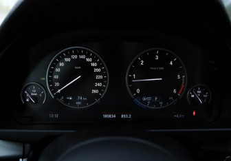 Подержанный автомобиль BMW X6 2018 года (12 фото)