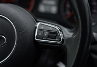 Подержанный автомобиль Audi Q3 2017 года (15 фото)