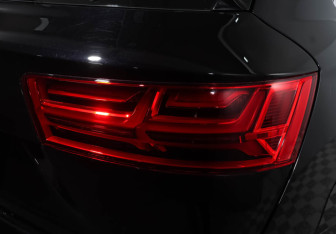 Подержанный автомобиль Audi Q7 2015 года (16 фото)