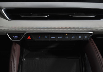 Подержанный автомобиль Geely Monjaro 2023 года (17 фото)