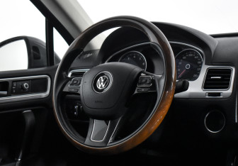 Подержанный автомобиль Volkswagen Touareg 2015 года (15 фото)