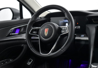 Подержанный автомобиль Hongqi H5 2023 года (16 фото)