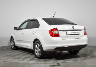 Подержанный автомобиль Skoda Rapid Liftback 2015 года (7 фото)