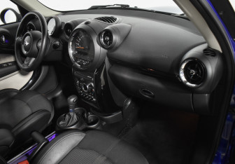 Подержанный автомобиль MINI Countryman 2015 года (12 фото)