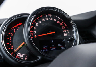 Подержанный автомобиль MINI Hatch 2019 года (11 фото)