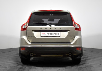 Подержанный автомобиль Volvo XC60 2012 года (6 фото)