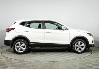 Подержанный автомобиль Nissan Qashqai 2020 года (4 фото)