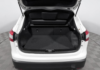 Подержанный автомобиль Nissan Qashqai 2017 года (13 фото)