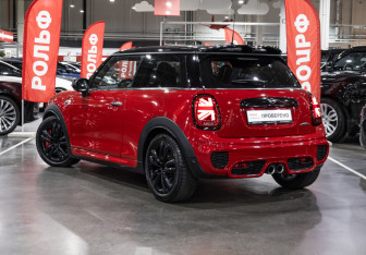 Подержанный автомобиль MINI Hatch 2019 года (11 фото)