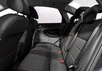 Подержанный автомобиль Ford Focus Sedan 2011 года (12 фото)