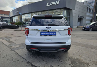 Подержанный автомобиль Ford Explorer 2018 года (5 фото)