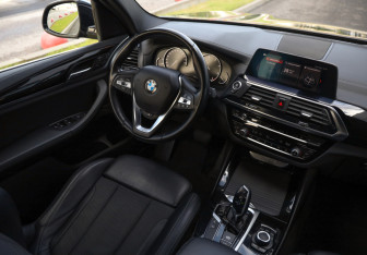 Подержанный автомобиль BMW X3 2021 года (10 фото)