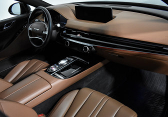 Подержанный автомобиль Genesis G80 2021 года (12 фото)