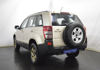 Подержанный автомобиль Suzuki Grand Vitara 2008 года (7 фото)