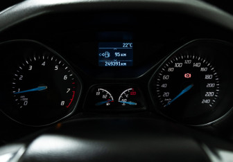 Подержанный автомобиль Ford Focus Sedan 2014 года (12 фото)