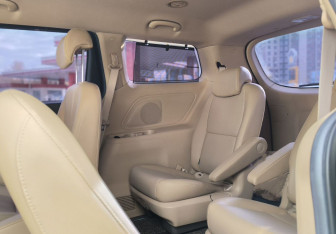 Подержанный автомобиль Kia Carnival 2019 года (13 фото)