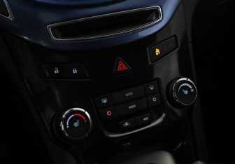 Подержанный автомобиль Chevrolet Orlando 2013 года (14 фото)