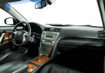 Подержанный автомобиль Toyota Camry Sedan 2010 года (9 фото)