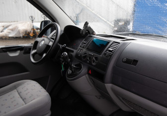 Подержанный автомобиль Volkswagen Caravelle 2008 года (11 фото)
