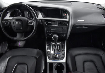 Подержанный автомобиль Audi A5 Liftback 2009 года (15 фото)