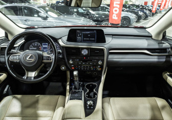 Подержанный автомобиль Lexus RX 2021 года (12 фото)