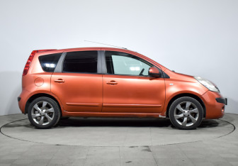 Подержанный автомобиль Nissan Note 2006 года (4 фото)