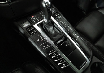 Подержанный автомобиль Porsche Macan 2015 года (18 фото)