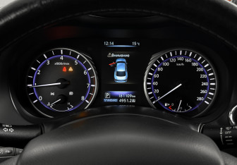 Подержанный автомобиль Infiniti Q50 2016 года (17 фото)