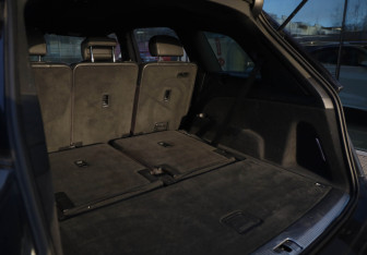 Подержанный автомобиль Audi Q7 2017 года (21 фото)