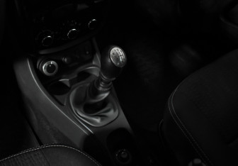 Подержанный автомобиль Nissan Terrano 2014 года (11 фото)