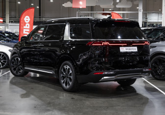 Подержанный автомобиль Kia Carnival 2023 года (11 фото)