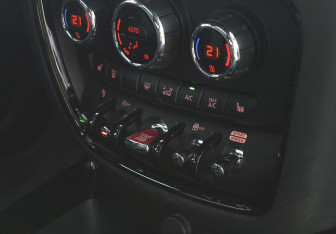 Подержанный автомобиль MINI Clubman Wagon 2022 года (21 фото)
