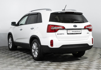 Подержанный автомобиль Kia Sorento 2018 года (7 фото)