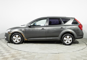 Подержанный автомобиль Kia Ceed Wagon 2010 года (8 фото)