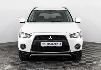 Подержанный автомобиль Mitsubishi Outlander 2010 года (2 фото)