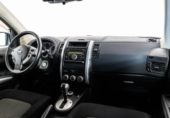 Подержанный автомобиль Nissan X-Trail 2010 года (9 фото)